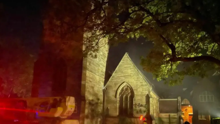 Φωτιά στον Ιερό Καθεδρικό Ναό Ευαγγελισμού της Θεοτόκου στο Σύδνεϋ