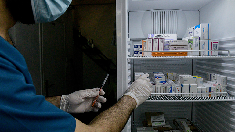 Με 450.000 αντιγριπικά εμβόλια εφοδιάζονται τα φαρμακεία της Θεσσαλονίκης Με 450.000 αντιγριπικά εμβόλια εφοδιάζονται τα φαρμακεία της Θεσσαλονίκης