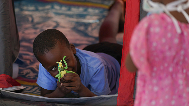 Οι ΗΠΑ θα πάψουν να απελαύνουν μετανάστες απλώς και μόνο επειδή δεν διαθέτουν νόμιμα έγγραφα
