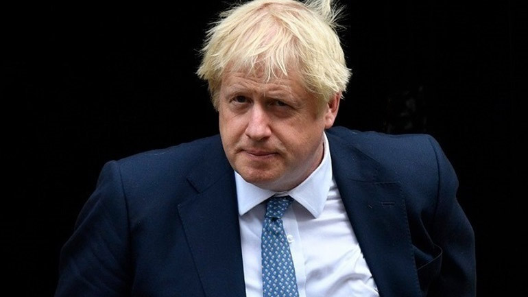 Βρετανία: Ο Τζόνσον εξετάζει το ενδεχόμενο αναθεώρησης των ρυθμίσεων περί μετανάστευσης
