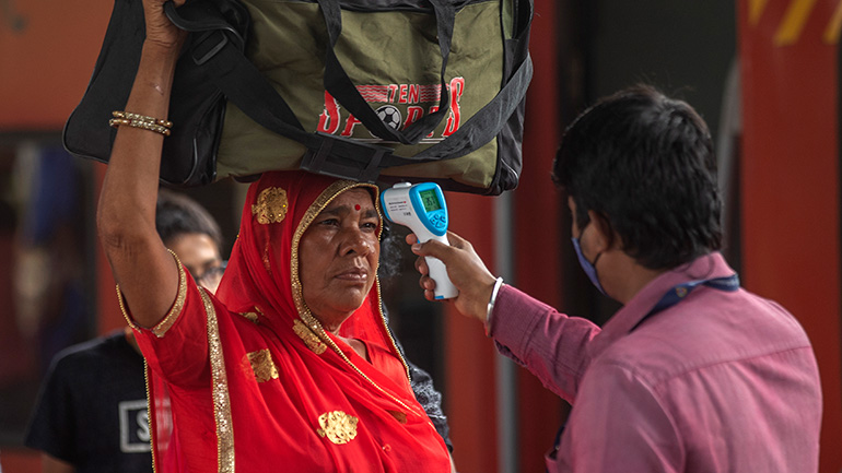 Ινδία: Σχεδόν 23.000 νέα περιστατικά κορωνοϊού μέσα σε 24 ώρες
