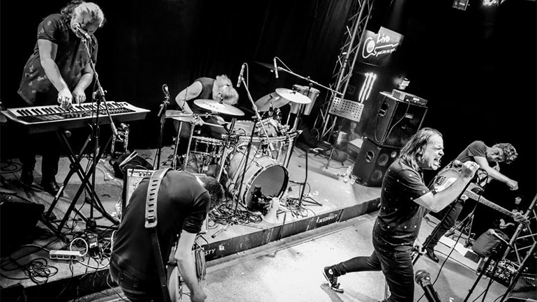 Magic de Spell – Μίμης Καλαντζής ex Τσοπάνα Rave – Γυμνά Καλώδια Live στο Κύτταρο