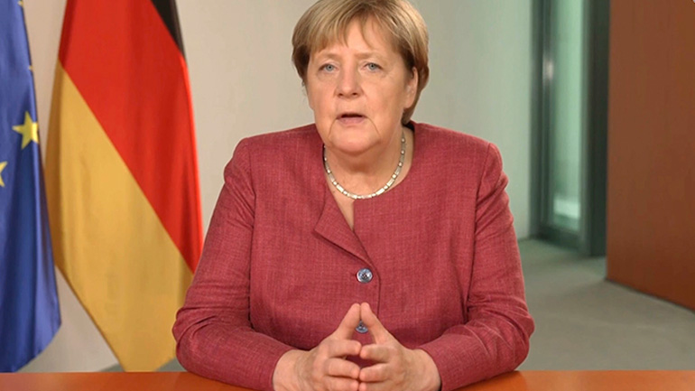 Μέρκελ: Να προστατεύσουμε τη δημοκρατία