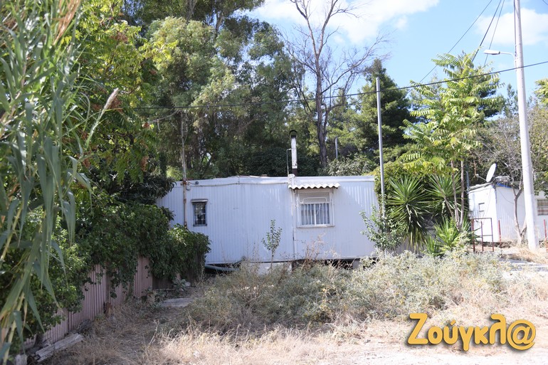 Σημείο εντός του καταυλισμού όπου έχει τοποθετηθεί κοντέινερ