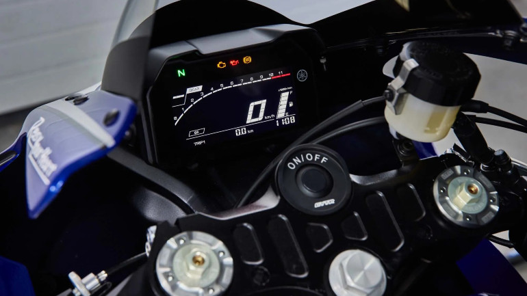 Με ένα μπουτόν γίνεται η εκκίνηση του κινητήρα.