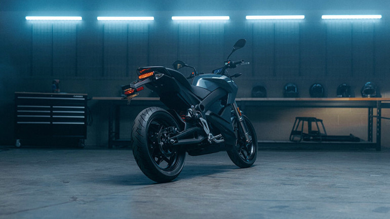 H Zero S είναι η γυμνή μοτοσικλέτα της φίρμας με μαζεμένες διαστάσεις και ευελιξία μέσα στην πόλη.