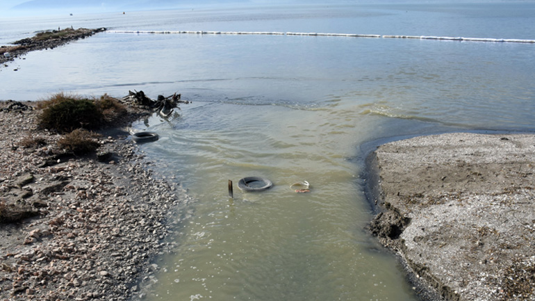 ΗΠΑ: Περιβαλλοντική καταστροφή από πετρελαιοκηλίδα στα ανοικτά της νότιας Καλιφόρνιας