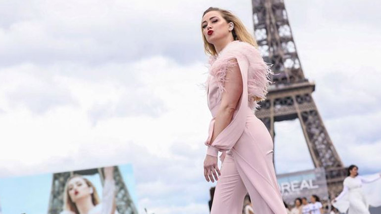 Η Amber Heard περπάτησε στο catwalk λίγους μήνες αφότου έγινε μητέρα