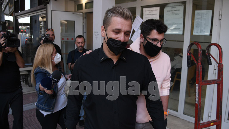 Ζήτησε “συγγνώμη” και αφέθηκε ελεύθερος ο τραγουδιστής Αλέξης Πρεβενάς, για την υπόθεση ναρκωτικών