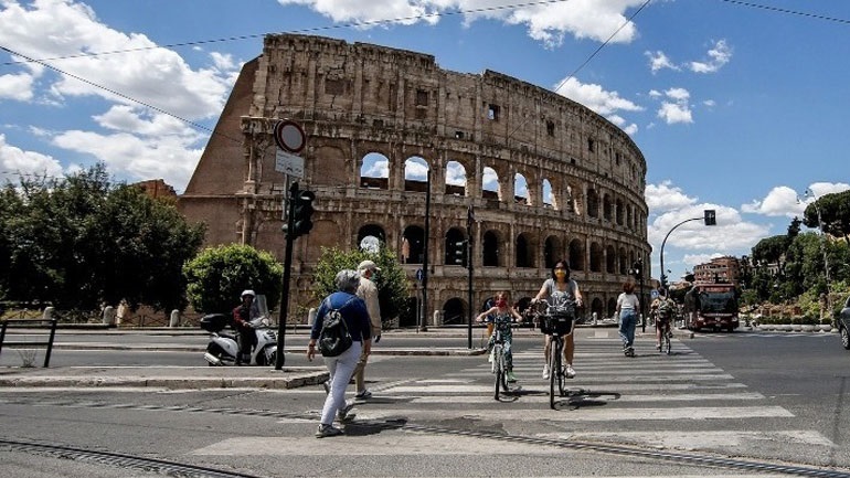 Ιταλία: Η κυβέρνηση εγκρίνει τη χαλάρωση των μέτρων για κλαμπ, σινεμά, θέατρα και αθλητικές εγκαταστάσεις