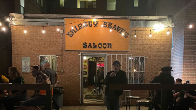 Βγήκε για μπίρα ο Μικ Τζάγκερ στη Σάρλοτ των ΗΠΑ και κανείς δεν τον αναγνώρισε