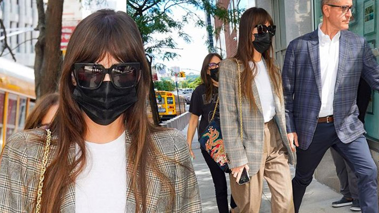 Το πρόσφατο look της Dakota Johnson στη Νέα Υόρκη είναι ο ορισμός του business casual