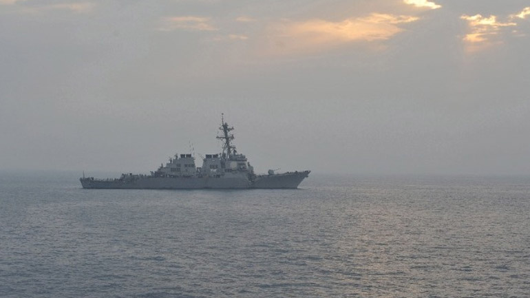 Πλάνα από καταδίωξη αμερικανικών πολεμικών πλοίων μετέδωσε η ιρανική τηλεόραση