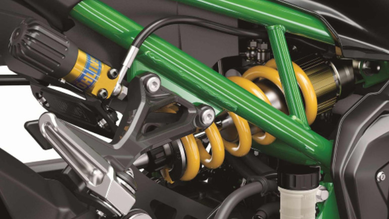 Πίσω ανάρτηση της Ohlins με έμφαση στην ποιότητα κύλισης και την πληροφόρηση.