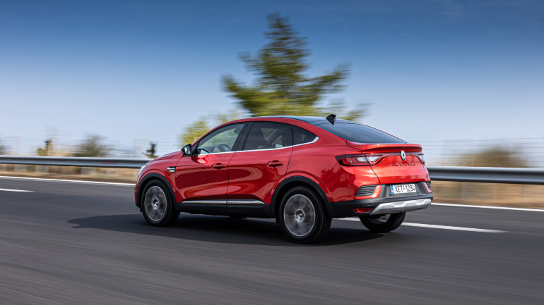 Ακόμα και όταν πιέσαμε το Arkana εκείνο δεν αγχώθηκε ιδιαίτερα στρίβοντας με αυτοπεποίθηση και ασφάλεια.