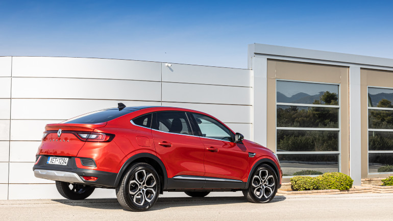 Χαρακτηριστικό το πίσω φωτιστικό σώμα, μια… LED υπογραφή που δεν περνάει απαρατήρητη.