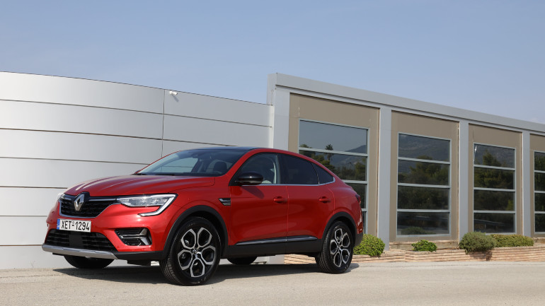 Το Arkana έρχεται σε δύο εκδόσεις, την Expression και την Dynamic.