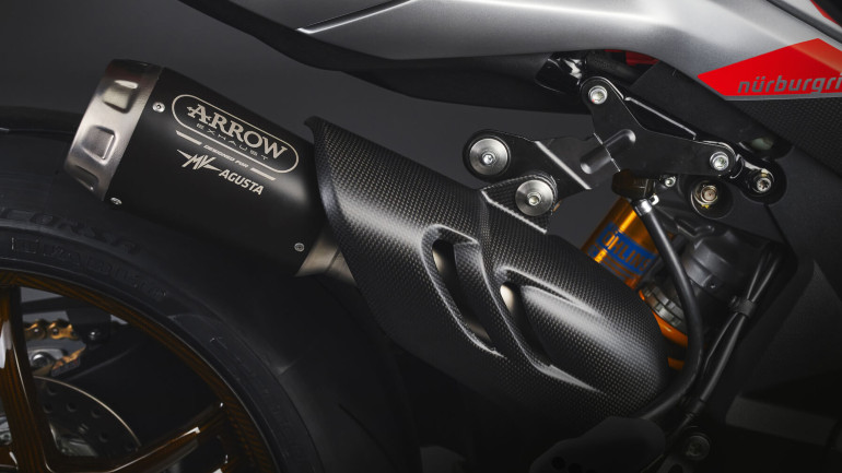 Εξάτμιση μονή της Arrow, carbon τροχοί και ηλεκτρονικές αναρτήσεις της Ohlins.