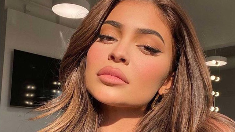 Bronzer hair: Η νέα απόχρωση που ταιριάζει στις καστανές