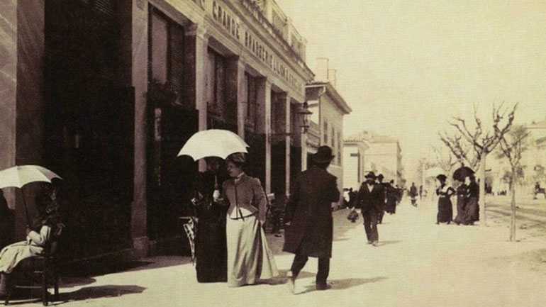 Οδός Πανεπιστημίου: Δύο αιώνες ιστορίας της σύγχρονης Αθήνας, χαραγμένοι σε έναν δρόμο