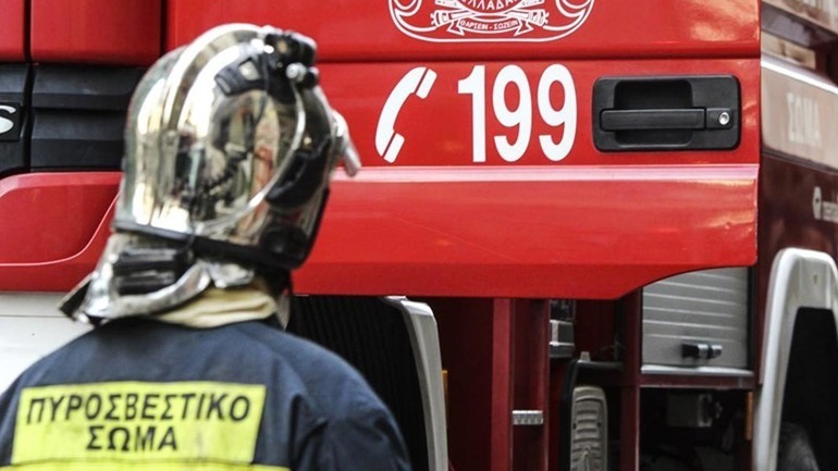 Θεσσαλονίκη: Φωτιά σε προαύλιο εγκαταλελειμμένου εργοστασίου στην Ευκαρπία