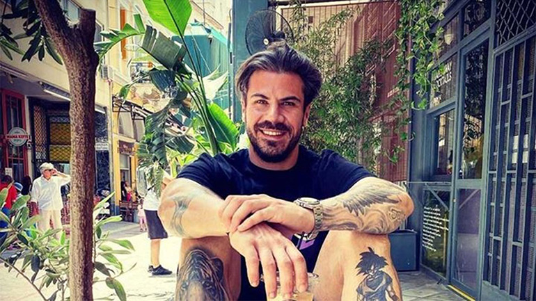 Άκης Πετρετζίκης: Καλημέρισε τους θαυμαστές του με το πιο τρυφερό βίντεο του γιου του