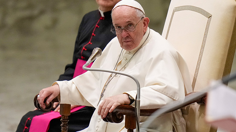 Ο Πάπας Φραγκίσκος συνάντησε μια καλόγρια που είχε απαχθεί το 2017 από τζιχαντιστές