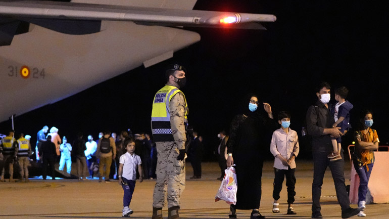 Ισπανία: Άφιξη πρώτης πτήσης με Αφγανούς πρόσφυγες