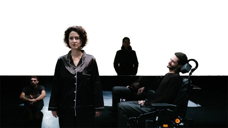 «Πόσο κοστίζει να ζεις;», σε σκηνοθεσία Θωμά Μοσχόπουλου, στο Θέατρο Πόρτα