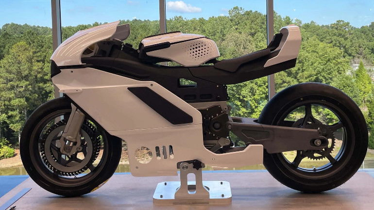 Αυτά είναι τα πρώτα βήματα του σχεδίου του Terblanche που έχει ως βάση την Ducati Supermono.