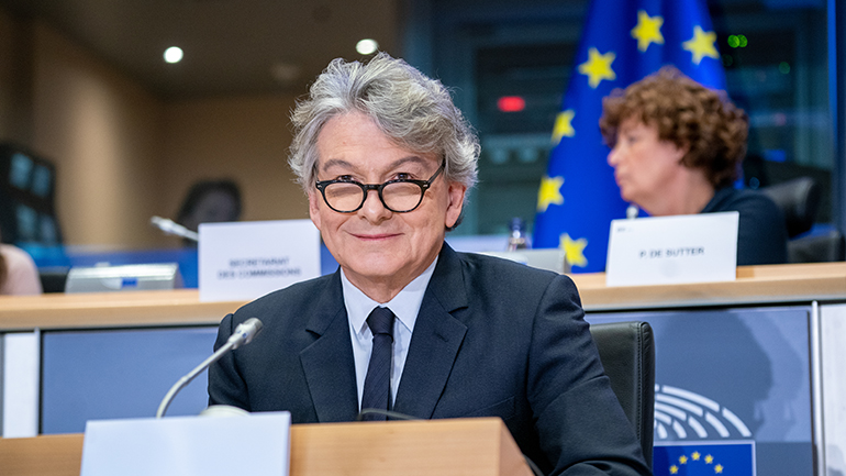 Πολωνία: Ο επίτροπος Μπρετόν λέει ότι δεν πιστεύει πως θα υπάρξει «Polexit»