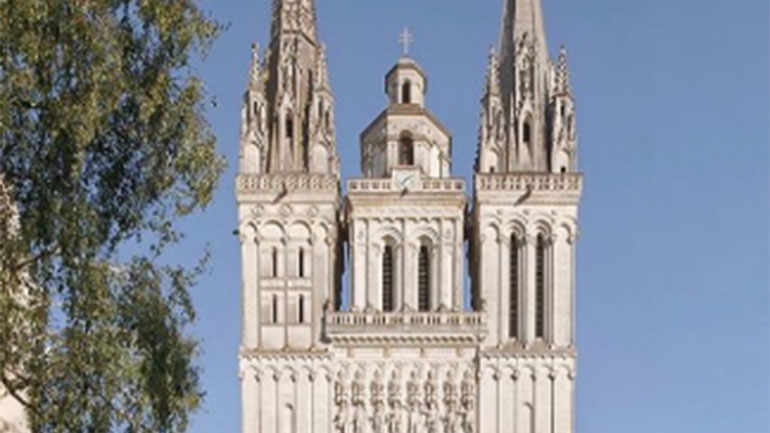 Ο Kengo Kuma «προστατεύει» τον καθεδρικό ναό του Αγίου Μαυρικίου στην Angers της Γαλλίας