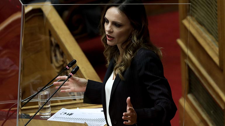 Έφη Αχτσιόγλου: Να ελεγχθούν όλες οι πράξεις κυβερνητικής χειραγώγησης της κοινής γνώμης