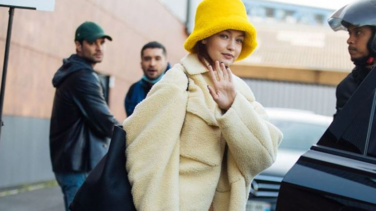 H Gigi Hadid φόρεσε μια από τις αγαπημένες μας τάσεις για τον χειμώνα