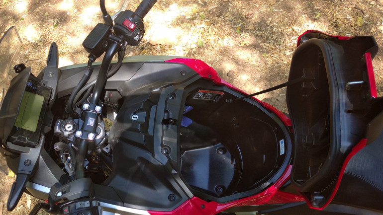 Απίστευτα πρακτικός ο χώρος αποθήκευσης 23 λίτρων!