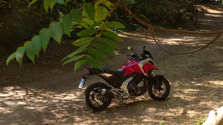 Τα φωτιστικά σώματα είναι τεχνολογίας LED τόσο εμπρός όσο και πίσω.