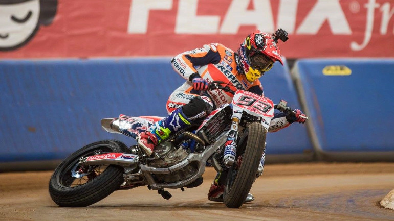 Ο Marc Marquez γίνεται δάσκαλος οδήγησης!