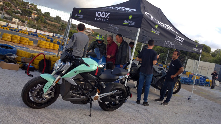 Πανταχού παρόν ο κος Ανδρεάδης πάντα πρόθυμος να βοηθήσει και να ενημερώσει.