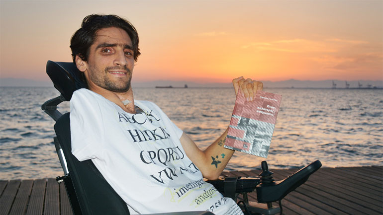 Ο Δ. Αντωνίου, 15 χρόνια μετά το ατύχημά του, δωρίζει το νέο του βιβλίο σε κέντρα αποκατάστασης, δομές υγείας και βιβλιοθήκες