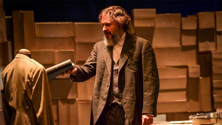 «Συνέντευξη με τον Μαρξ» στο Θέατρο Olvio