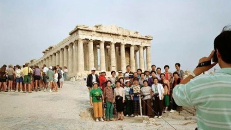 «Parrathon», μεγάλη αναδρομική έκθεση του φωτογράφου Martin Parr