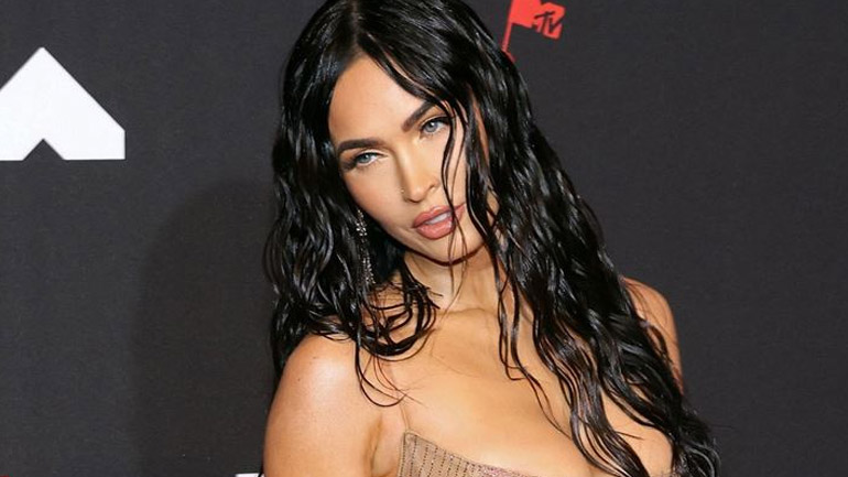 Η Megan Fox έβαψε τα μαλλιά της στην πιο in απόχρωση της σεζόν