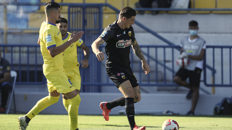 Super League: Παίκτης του Σεπτεμβρίου ο Τσούμπερ