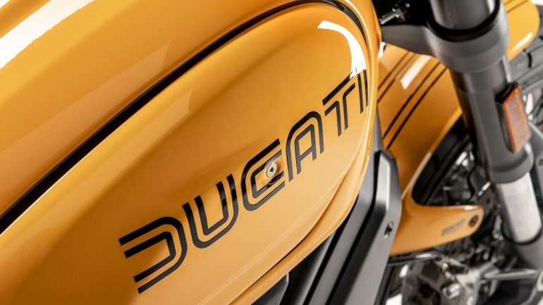 Το λογότυπο είναι σχεδιασμένο από τον Giugiaro τη δεκαετία του 1970!