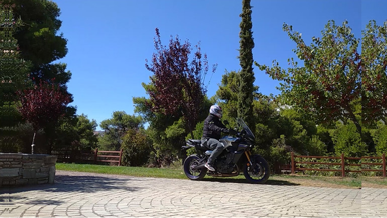 Ιδανικές διαστάσεις για να προστατεύεται στο ταξίδι, χωρίς να χάνεις την ευχαρίστηση της οδήγησης.