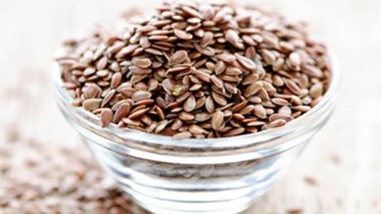 Η πρόσληψη λιπαρών από ξηρούς καρπούς, σπόρους και φυτικά έλαια συνδέεται με πιο υγιή καρδιά