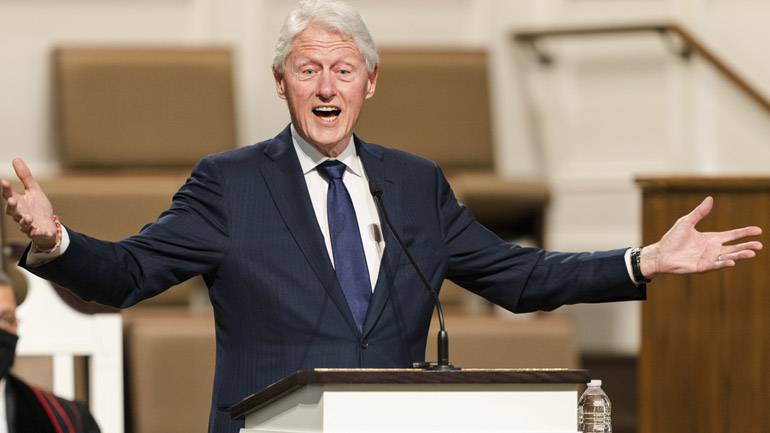 Ο Μπιλ Κλίντον νοσηλεύεται σε νοσοκομείο της Καλιφόρνια