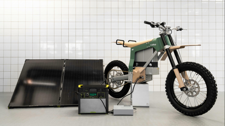 Κάθε Kalka AP συνοδεύεται με φωτοβολταϊκά πάνελ για φόρτιση της μοτοσικλέτας.