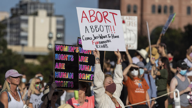 Η κυβέρνηση Μπάιντεν θα ζητήσει από το Ανώτατο Δικαστήριο να μπλοκάρει τον νόμο του Τέξας για την άμβλωση