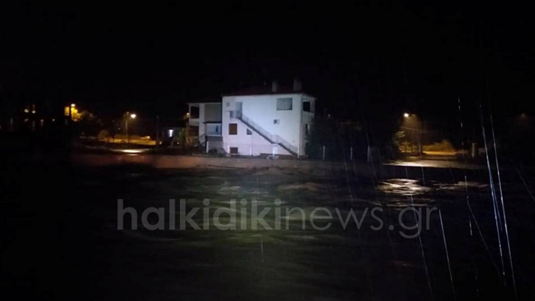 Κακοκαιρία «Μπάλλος»: Εκκενώθηκαν σπίτια στην Ολυμπιάδα Χαλκιδικής